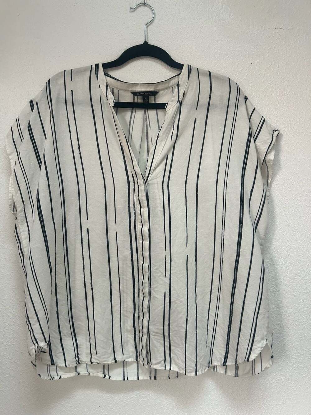 Banana Republic Women's Black & White Striped Linen-Blnd VNeck Popover Blouse XL
